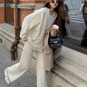 Bahasa Perancis Gaya Wanita Slim Fit Putih Dua Potong Pakaian Rajut Mengikuti Cocok untuk Wanita Sprotwear Dua Set