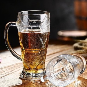 Vasos de Cerveza de Gran Capacidad con Diseño Único de Fútbol en Relieve, Vaso de Vidrio con Asa <span class=keywords><strong>para</strong></span> Bar, Venta al por Mayor <span class=keywords><strong>para</strong></span> la Copa de Fútbol 2026 - Product Image 3