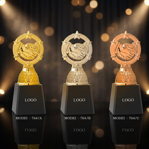 Trophée d'entreprise portable personnalisé avec design en métal moulé sous pression et gravure de logo à prix de gros en provenance d'Inde - Product Image 1