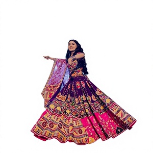 Robe de soirée longue style Banarasi rose violet, brodée, avec logo frontal, taille naturelle, tenue de cérémonie festive - Product Image 1