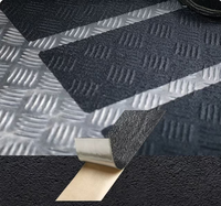 Bandes et rubans antidérapants en acrylique 310 à une face avec surface en caoutchouc noir pour marches d'escalier (pour pieds nus)