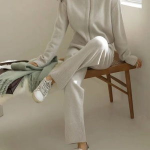 Ensemble pull et pantalon en maille côtelée unie anti-plis pour femme – Tenue décontractée et confortable pour l'automne et l'hiver - Product Image 5