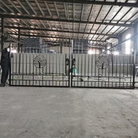 Porte piétonne élégante en fer forgé Cadre enduit de poudre de bois traité thermiquement Porte en treillis de clôture extérieure facilement assemblée