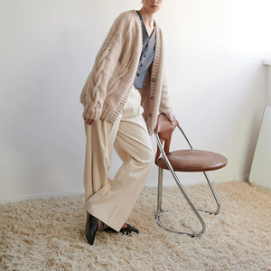 <span class=keywords><strong>Cardigan</strong></span> da <span class=keywords><strong>donna</strong></span> in lana Merino <span class=keywords><strong>Beige</strong></span> lavorato a maglia con bottoni con motivi di cavi squisiti - Product Image 5