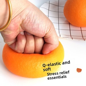 Jouet anti-stress en caoutchouc souple en forme de fruit orange moche, gadget à pincer à la main pour la décompression, petit article idéal pour les 14 ans et plus - Product Image 3
