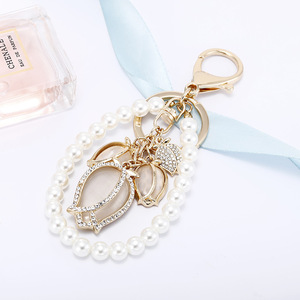 Portachiavi con ciondolo a forma di tulipano in cristallo e perle, design alla moda, per auto - Product Image 3
