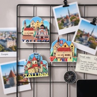 Imán de Resina 3D del Ayuntamiento de Tallinn, Estonia, Recuerdo Turístico Hecho a Mano, Regalo de Viaje Colorido, Coleccionable, Decoración para el Hogar