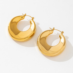 أقراط أوروبية وأمريكية فاخرة من الفولاذ المقاوم للصدأ، أقراط دائرية كبيرة مجوفة مطلية بالذهب عالية الجودة - Product Image 4