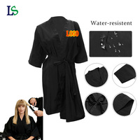 Kimono de Barbier Noir Ajustable pour Adulte, Personnalisable avec Votre Logo, Vente en Gros, pour Salons de Coiffure, Esthétique, SPA et Soins Esthétiques