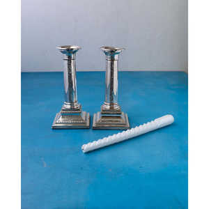 Ensemble de bougeoirs élégants en forme de colonne Gabriella P. Sheffield - Product Image 1