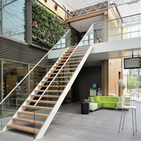 Escalier personnalisé durable et moderne en acier et bois, tube carré, avec rampe antidérapante en métal et verre, pour hôtel intérieur