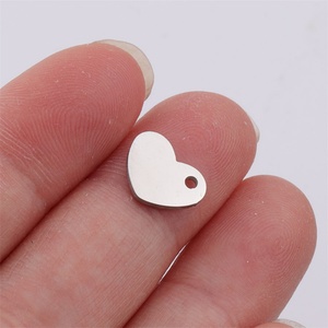 Hot Selling 7.5*10mm Stainless Steel Charms for Jewelry Marking Customized <b>Heart</b> Shape Pendants Charms - Product Image 2