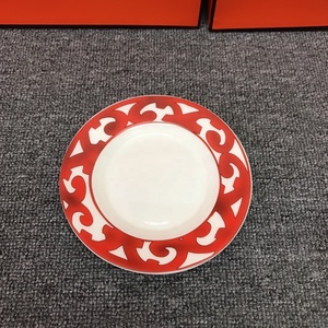 Juego de 2 Tazas de Té de Cerámica con Borde Rojo Nórdico y Platos de Porcelana para Servir Café y Té, Venta al Por Mayor - Product Image 2