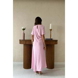 Robe plissée élégante à col rond, rose poudré, longueur ras du sol, pour femme de bureau, col carré, occasion de jour, vente en gros ODM - Product Image 1