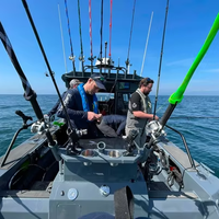 Yacht de Sport Puissant et Luxueux de 7,5m en Alliage d'Aluminium, Bateau de Pêche Robuste et Durable avec Moteur Hors-Bord pour les Excursions