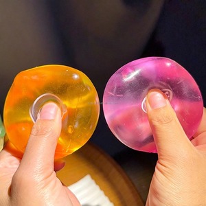 Jouet Squishy en TPR en forme de glaçon mignon de 4,5 cm, à remontée lente, jouet de décompression à presser pour enfants et adultes, unisexe, vente en gros - Product Image 3