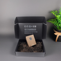 Boîte d'expédition magnétique en carton ondulé personnalisée en papier recyclable éco-responsable PPWR avec revêtement UV et insert en éponge gaufrée pour parfums et vêtements