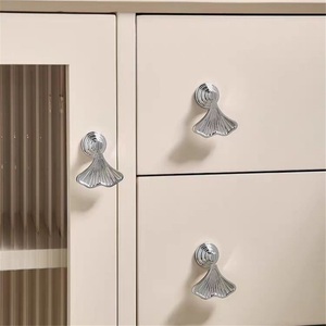Personalized Creative Ginkgo Biloba Zinc Alloy Pendant Handle Nordic Modern Cabinet Egg Shape Single Hole Furniture Handle - Product Image 2