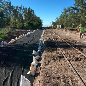Rouleau de <span class=keywords><strong>géotextile</strong></span> non tissé en PET PP <span class=keywords><strong>pour</strong></span> la construction routière, ferroviaire, le <span class=keywords><strong>drainage</strong></span>, la filtration et le renforcement - Product Image 2