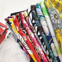 Tissu de satin de duchesse imprimé par fleur colorée pour le tissu imprimé numérique de satin de pyjama de robe