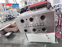 Machine de fabrication de panneaux muraux WPC à l'intérieur Ligne de production de panneaux décoratifs en PVC