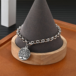 Pulsera Resoul Retro <span class=keywords><strong>San</strong></span> <span class=keywords><strong>Benito</strong></span>, Pulsera Gótica Antideslustre con Dijes Hamsa, Joyería de Acero Inoxidable para Mujer - Product Image 4