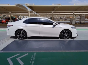 Camry Usado, Camry Sport Grand V6 3.5l FWD Sedán con Techo Solar Panorámico, Asientos de Cuero, Llantas R18, Portaequipajes de Techo de Aleación de Aluminio - Product Image 2