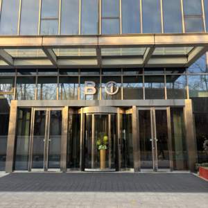 2025 Premium giriş sistemi elektrik dairesel 3 kanatlı akıllı otomatik cam döner kapı - Product Image 3