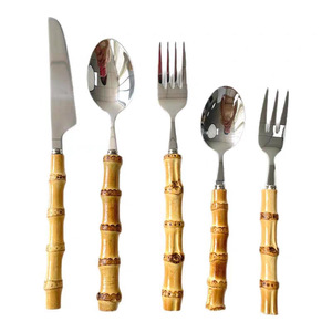 Juego de cubiertos de acero inoxidable 304 con mango de bambú y acabado pulido a espejo para uso en hoteles y restaurantes - Product Image 5