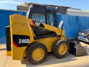 Chargeuse compacte d'occasion CAT 246D en excellent état d'origine, une machine polyvalente pour les projets agricoles et municipaux - Product Image 1