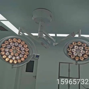 Lámpara Quirúrgica LED de Doble Cabezal Sin Sombra de 150W con Certificación CE para Iluminación de Operaciones en Hospitales Dentales - Product Image 1