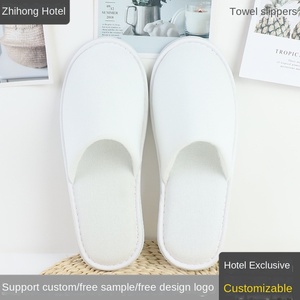 Qishi FS-0012 Individuelles Logo Weiße Hotelslippers Einweg Rutschfest Korallenvlies Umweltfreundlich Langlebig für <span class=keywords><strong>Spa</strong></span>-Nutzung Hotels - Product Image 5