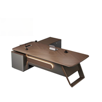 Bureau de direction moderne en forme de L avec éclairage LED latéral et rangement intégré pour manager