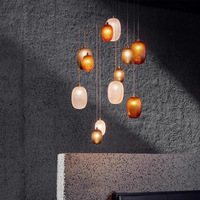 Lustre moderne nordique en aluminium et verre coloré, suspension longue, économe en énergie, idéal pour salles à manger et comptoirs de bar