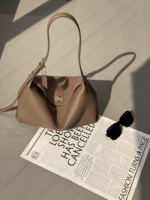 Sac Hobo en Cuir de Vachette à Motif Cerf, Fournisseur de Sacs Fourre-Tout Souples à Fermeture Tournante, Vente en Gros de Sacs à Bandoulière en Cuir Véritable, Dépôt