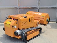 Tondeuse à gazon industrielle sur chenilles diesel monocylindre 15 CV ZYB 800m télécommandée pour pentes, certifiée CE