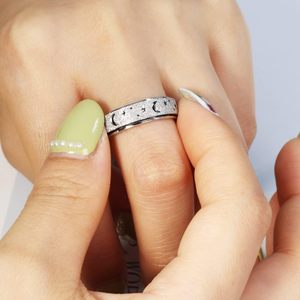 Bague tournante creuse unisexe en acier inoxydable titane sablé motif lune et étoile, anti-stress, tailles 6-10 - Product Image 3