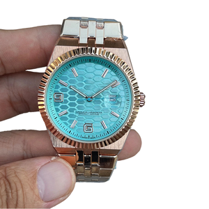 Nouvelle montre <span class=keywords><strong>mécanique</strong></span> automatique de luxe 2025 avec logo personnalisé, boîtier carré <span class=keywords><strong>en</strong></span> acrylique, cadran à aiguilles d'alarme et affichage lumineux de la date - Product Image 1