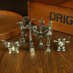 Antichi Sanxingdui ornamenti in bronzo stile antico in ottone artigianato puro rame statue di animali incise oro souvenir turistici - Product Image 1