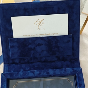 Cajas <span class=keywords><strong>de</strong></span> Regalo <span class=keywords><strong>de</strong></span> Terciopelo Azul Marino Elegantes y <span class=keywords><strong>de</strong></span> Lujo con Monograma Estampado en Relieve, Caja <span class=keywords><strong>de</strong></span> Invitaciones <span class=keywords><strong>de</strong></span> Boda <span class=keywords><strong>de</strong></span> Acrílico con Cinta <span class=keywords><strong>de</strong></span> Seda - Product Image 3