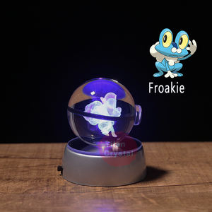 YL-B047ขายส่งร้อนขาย50-80มิลลิเมตร3D แกะสลักเลเซอร์คริสตัล Pokeball <span class=keywords><strong>Froakie</strong></span> บอลที่มีไฟ LED สำหรับเด็กของขวัญ - Product Image 6
