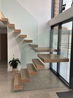 Escalier suspendu en structure acier invisible, module personnalisé, marches flottantes