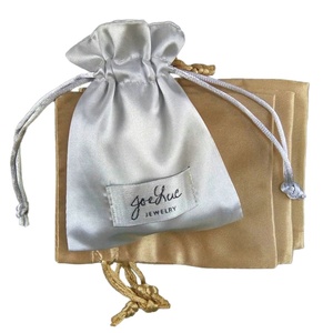 Pochette à bijoux en soie avec cordon de serrage, personnalisable, petit emballage cadeau - Product Image 1