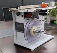 Machine d'étiquetage semi-automatique pour les coins des boîtes en carton et les étiquettes inviolables