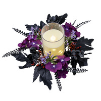 Handgefertigter Halloween-Kerzenring aus schwarzen und violetten Kunstblumen mit gotischem Mittelstück für Party- und Heimdekoration