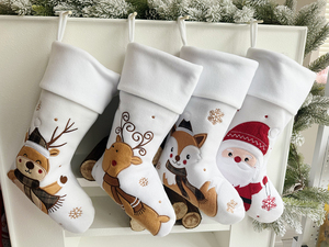 Chaussette de Noël blanche brodée motif renard et renne, vente directe usine BSCI pour le marché français, idéale pour les décorations festives - Product Image 5