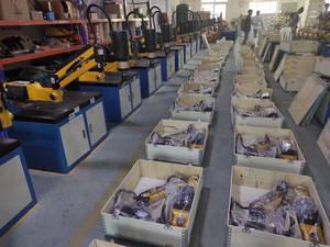 Machine à écrou taraudeuse automatique modèle M16 M20 M24 M36 - Product Image 6