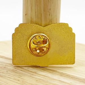 Venta al por mayor de alfileres esmaltados a granel, alfileres de solapa escolares de esmalte suave, diseño de Metal, ropa para estudiantes de la <span class=keywords><strong>Academia</strong></span>, broche en el pecho, insignia con logotipo personalizado - Product Image 3