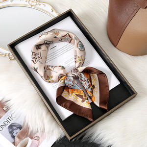 Écharpe carrée en imitation soie haut <span class=keywords><strong>de</strong></span> gamme pour homme, style coréen, tendance printemps, motifs floraux et pois, polyvalente et tendance - Product Image 1