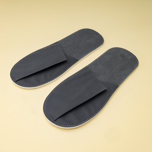 Pantoufles noires jetables non tissées personnalisables pour les hôtels Commodités d'hôtel en vente - Product Image 2